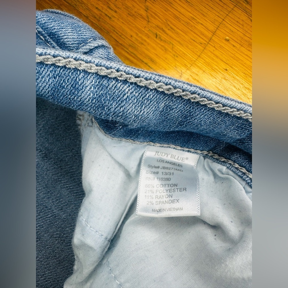 Judy Blue Distressed Jeans (Size 13/31) - Picture 4 of 15